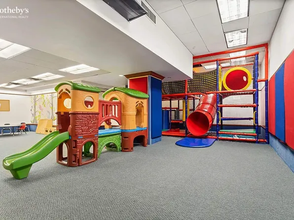 252 7th Avenue image 18 of 24