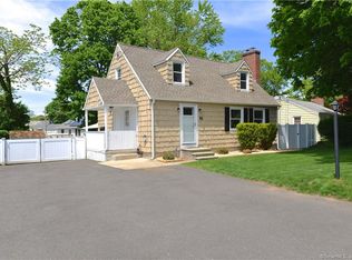 81 Meadows End Rd, Milford, CT 06460