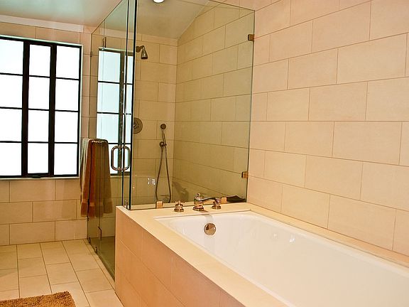 3rd image of 4010 Alta Mesa Dr