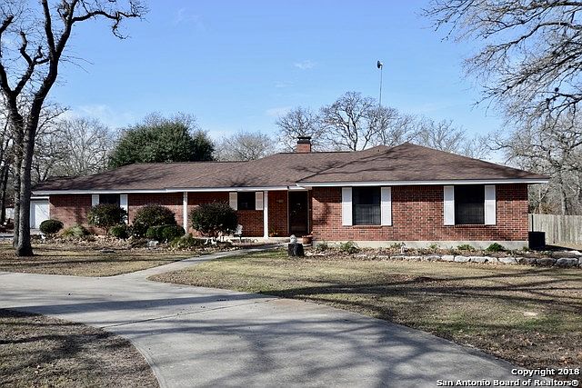 1st image of 310 Twin Oaks Dr