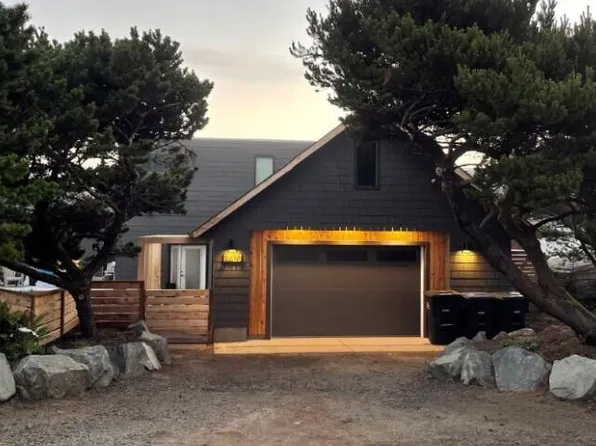 3410 NW Oceania Dr, Waldport, OR 97394
