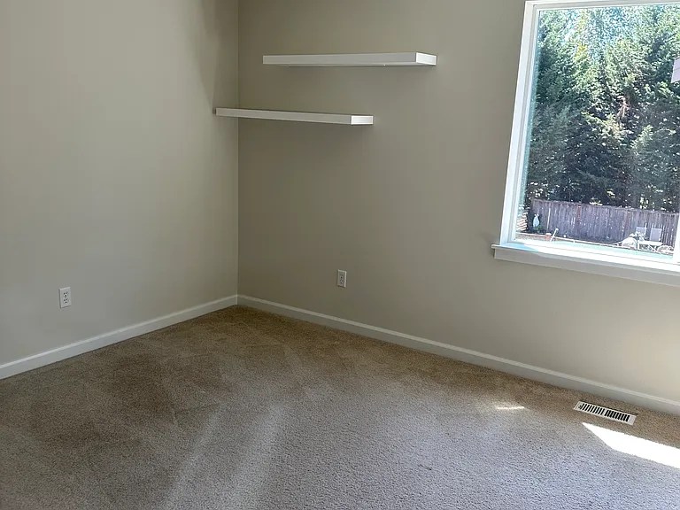 630 Kitsap Ave NE — Photo 8