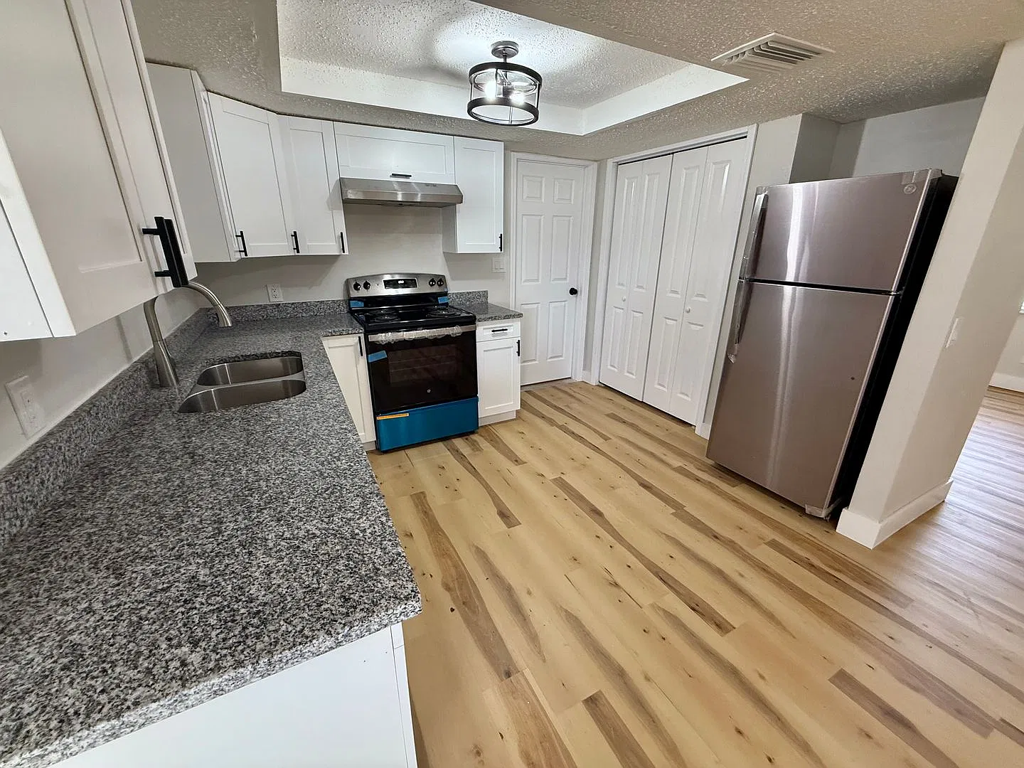 Beautifully Updated 2/2 Home Available! — Photo 2