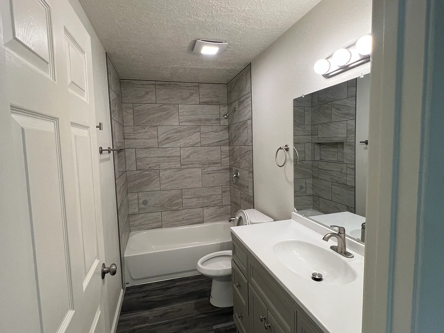 2 bed, 800 sqft, $1,195 — Photo 1