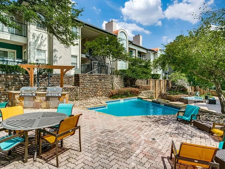 Estates at Las Colinas