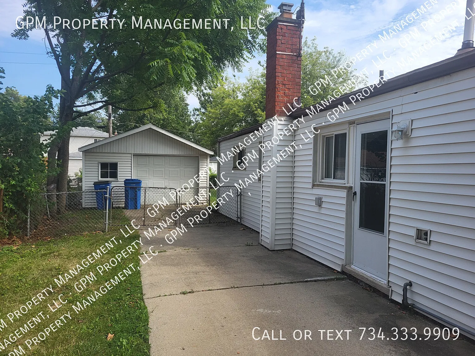 Home in South Dearborn Heights! — Photo 2