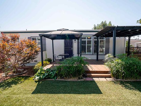 2nd image of 239 Jamaica Cir