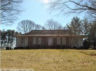 4391 Continental Dr, Pfafftown, NC 27040