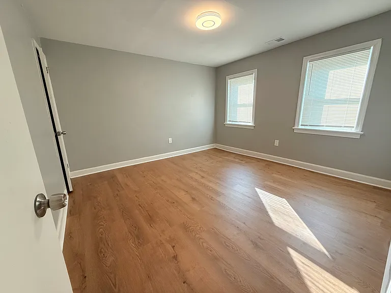 535 W Church Rd — Photo 14