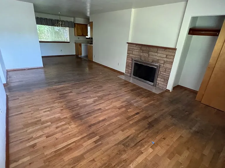 1302 S 16th Ave — Photo 3