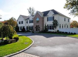 30 Northgate Dr, Syosset, NY 11791