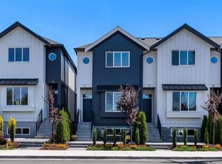 10145 5th St #15, Sidney, BC V8L 2X8