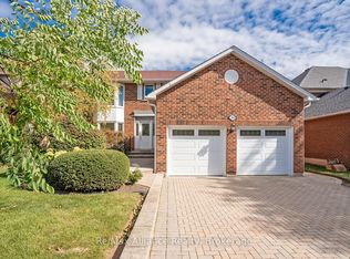 2151 Pineview Dr, Oakville, ON L6H5M3