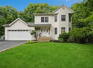 1 Crane Pl, Suffern, NY 10901
