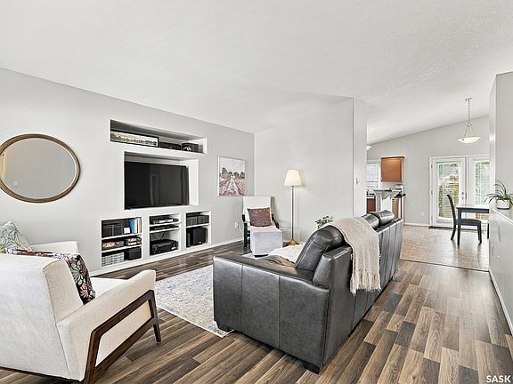 4th image of 3934 Robin Place E