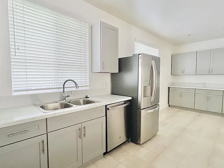 4742 Elmwood Ave #C — Photo 8