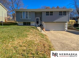 5117 N 93rd St, Omaha, NE 68134
