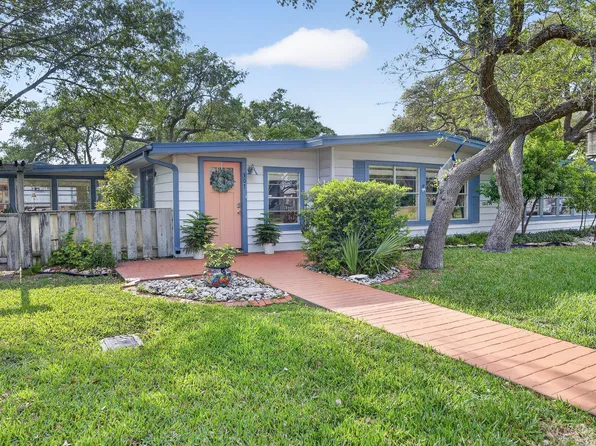 307 N 4th St, Fulton, TX 78358