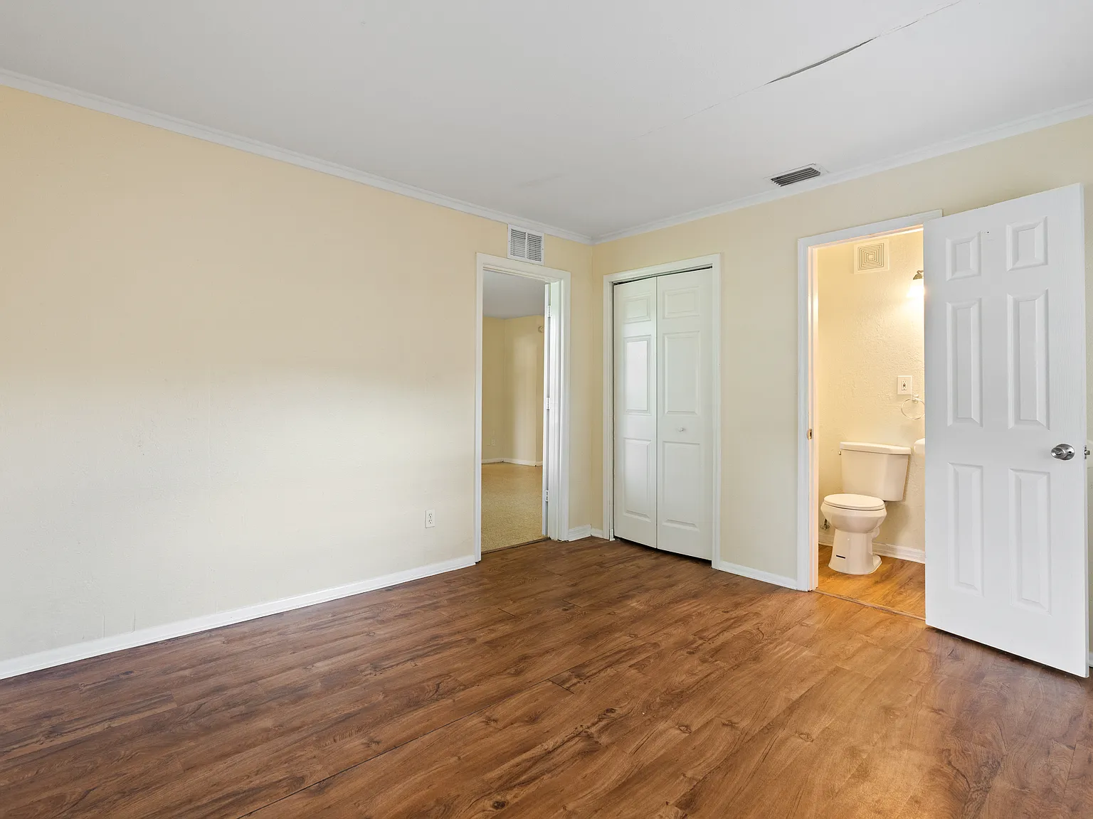 4 bed, 1215 sqft, $2,400 — Photo 4