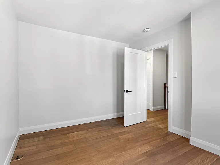 660 Hochelaga St — Photo 16