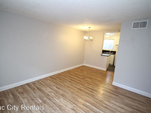 3rd image of 2819 E St #;-unit 3