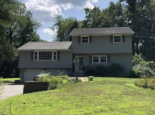 9 Maplewood Rd, Tewksbury, MA 01876