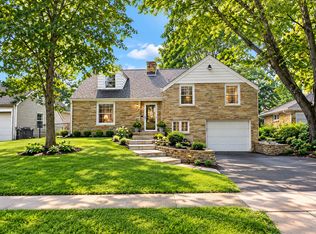 454 N Commonwealth Ave, Elgin, IL 60123