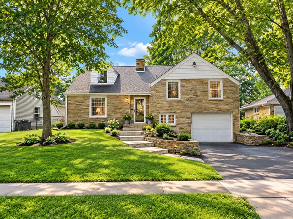 454 N Commonwealth Ave, Elgin, IL 60123