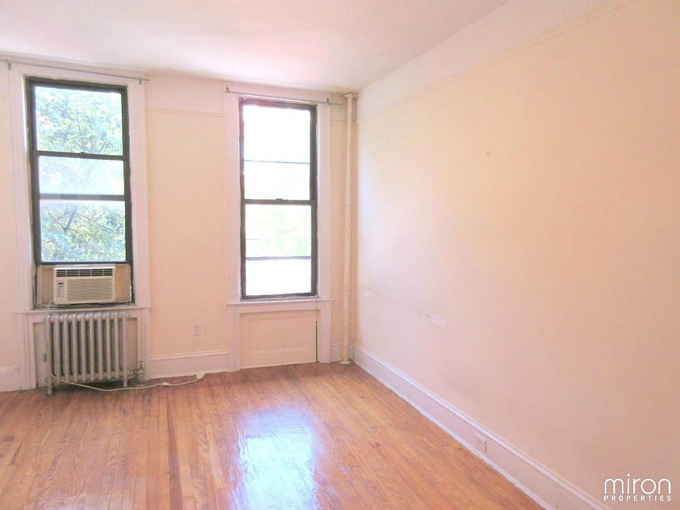 2nd image of 1030 Manhattan Ave APT 2R