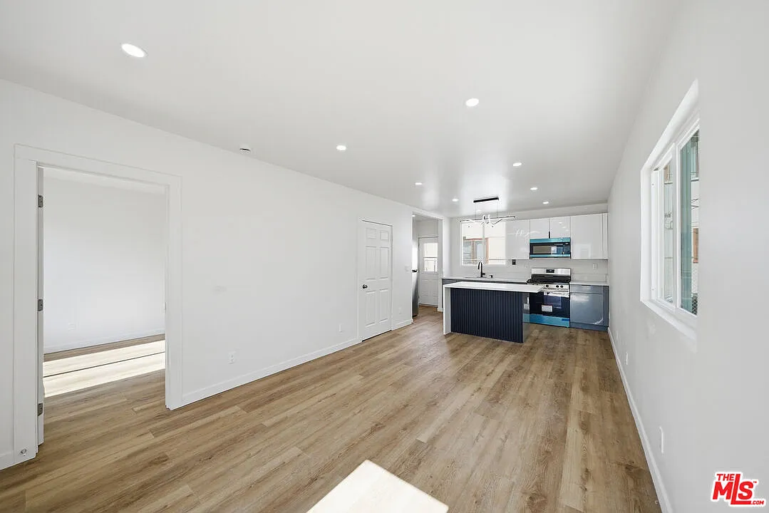 1 bed, 1.0 bath, 600 sqft, $1,975 — Photo 2