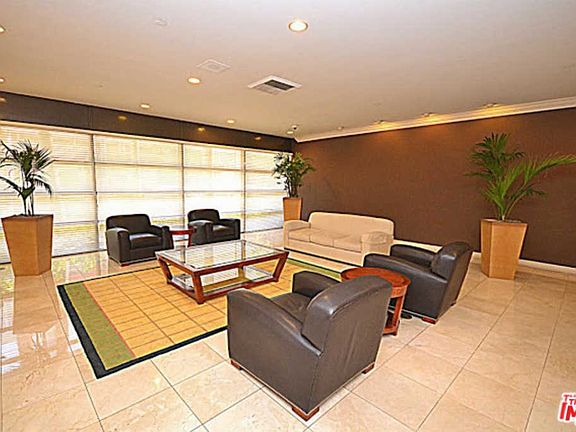 3rd image of 600 W 9th St APT 207