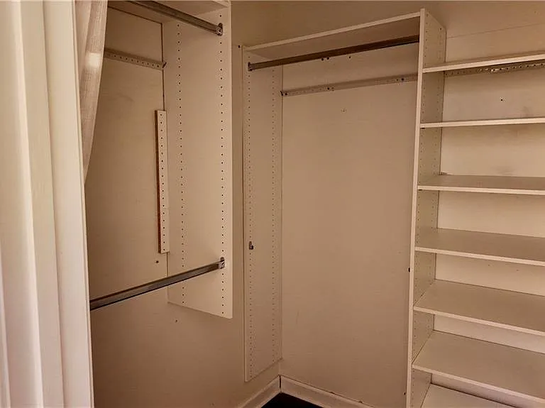 947 Lake Dr — Photo 14