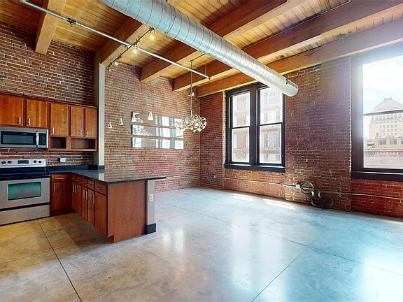 3rd image of 1113 Washington Ave Unit 306