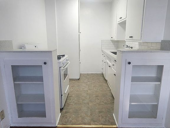 3rd image of 8106 Norton Ave #7