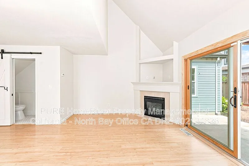 3 bed, 2.5 bath, 1900 sqft, $3,800 — Photo 4