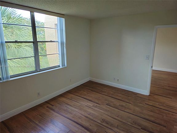 5th image of 9460 Tangerine Pl APT 403