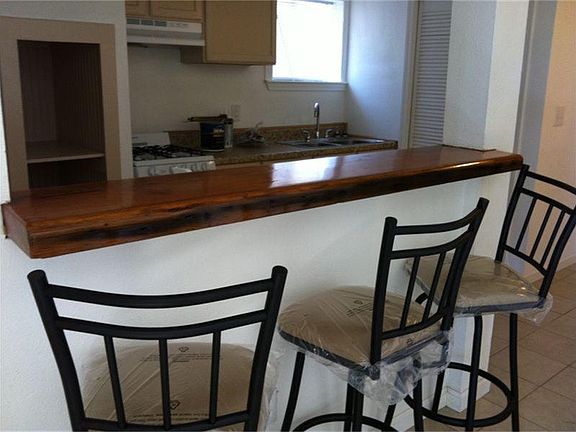 Breakfast bar/kitchen