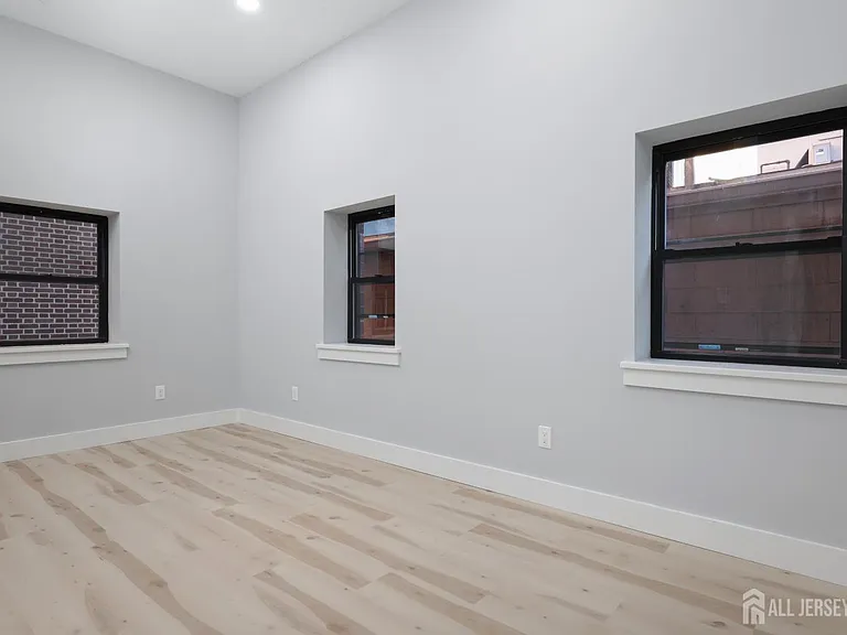 365 George St #2 — Photo 9