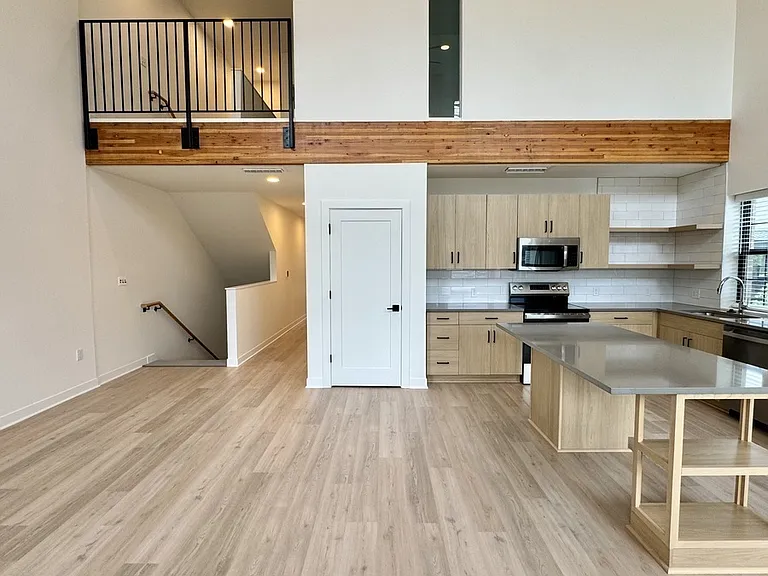 2913 N Oak Trafficway #2935 — Photo 3