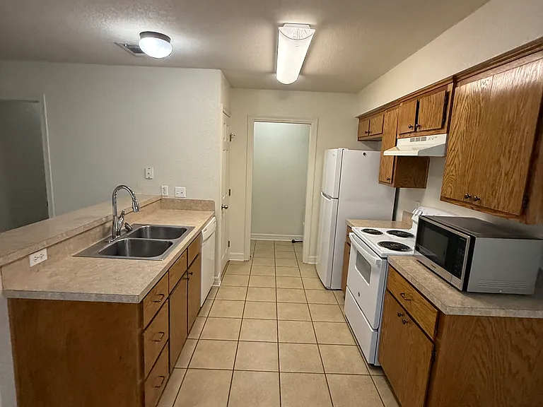 820 N Beal St #B — Photo 6