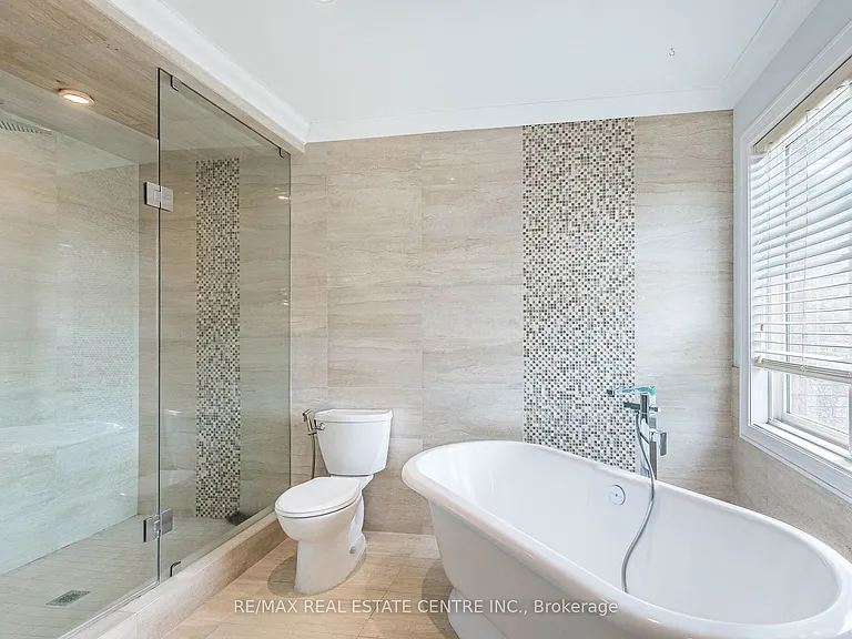 3339 Crompton Cres — Photo 27