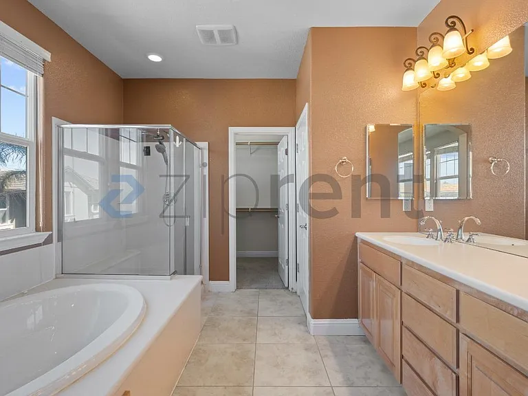 139 N Lafayette St — Photo 25