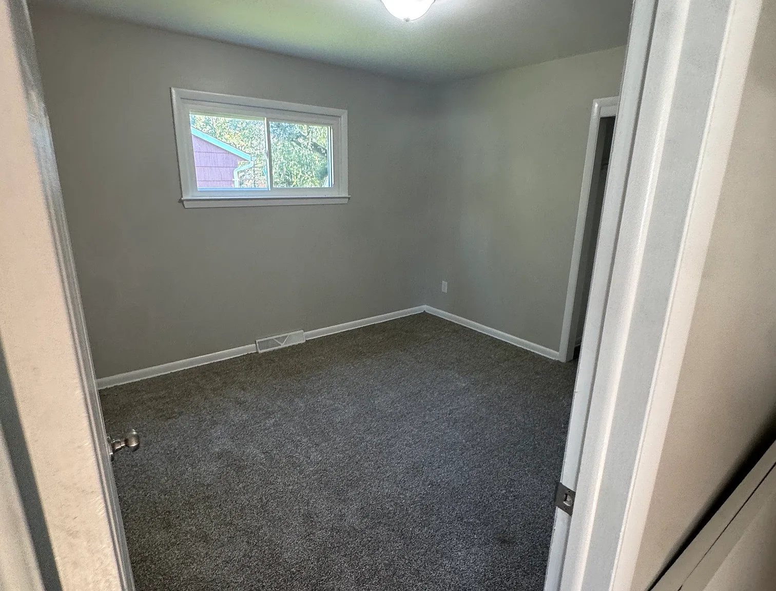 3 bed, 1400 sqft, $1,500 — Photo 2