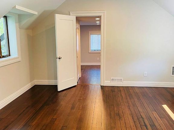 5th image of 62 Hegemans Ln