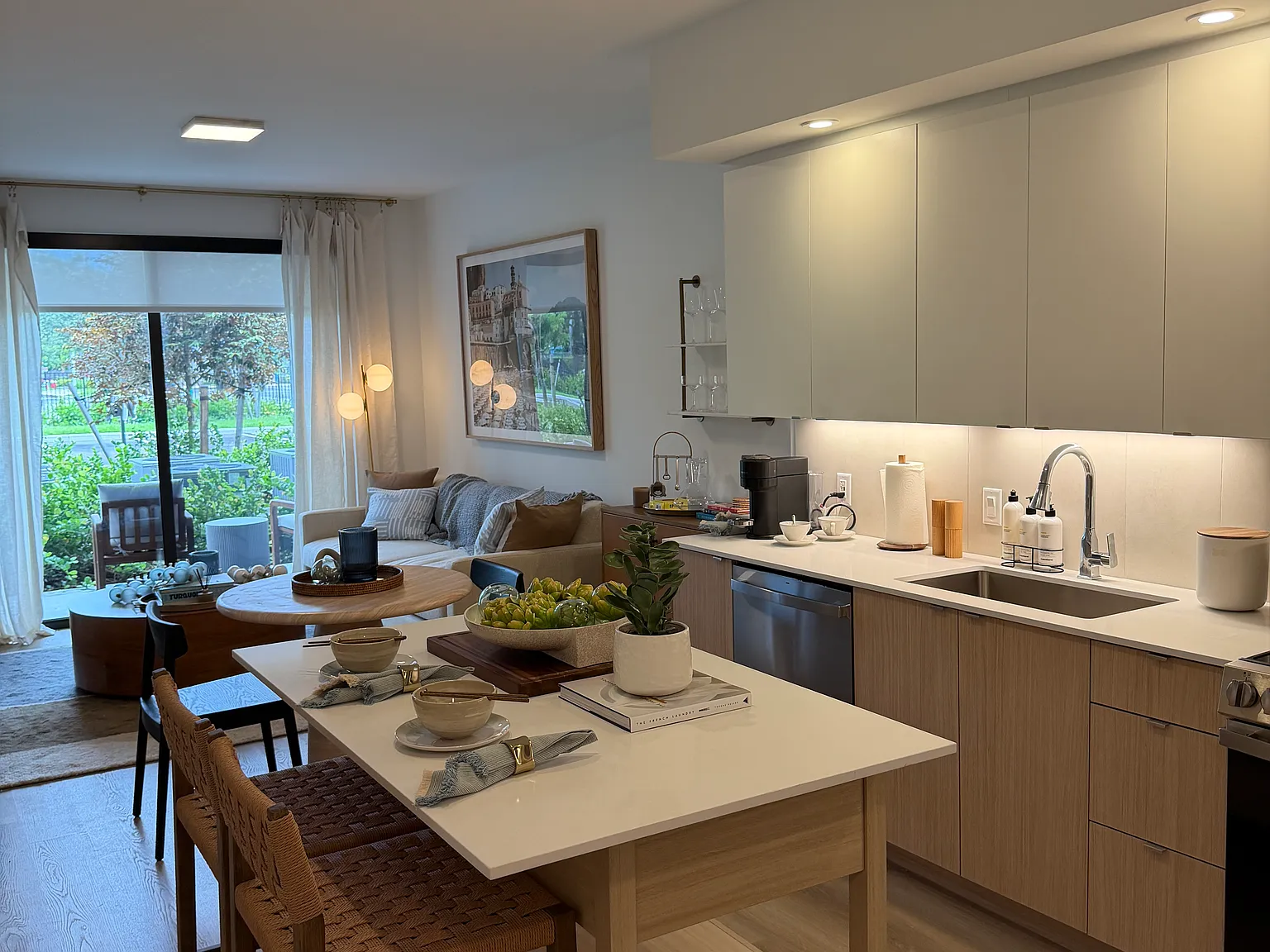 1 bed, 776 sqft, $2,035 — Photo 2