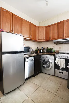 Rented by City Connections Realty | media 8