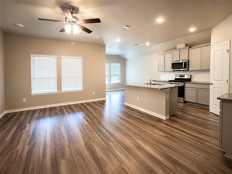 1417 Maverick Rd — Photo 3