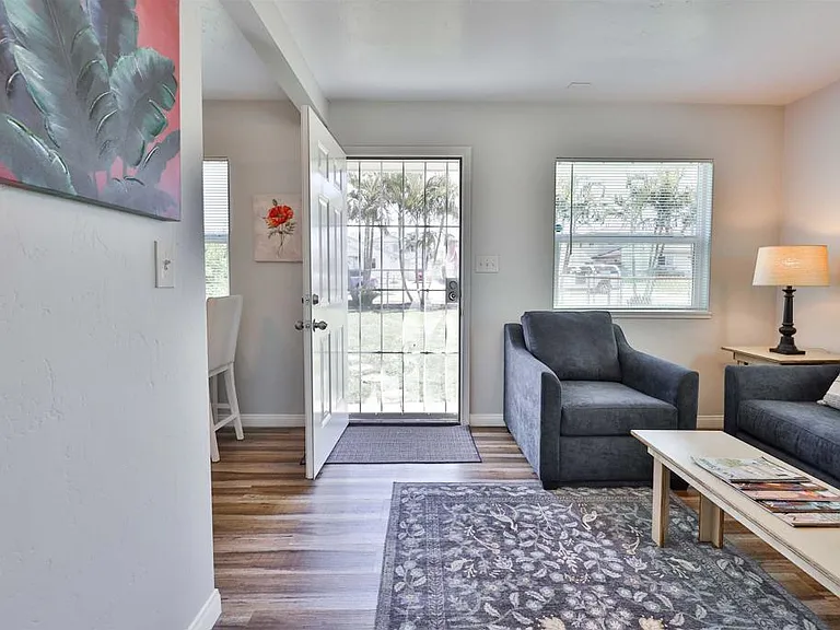 520 Delaware St — Photo 4