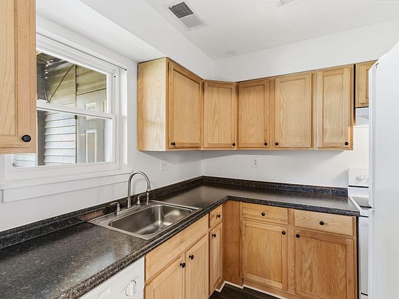 3rd image of 421 Redding Rd APT 44