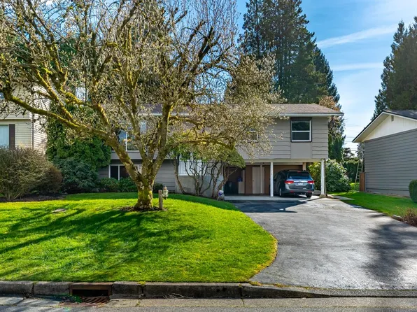 908 Stanton Ave, Coquitlam, BC V3J 4V2